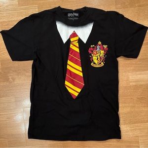 Harry Potter - Gryffindor T-Shirt w. Cape NWOT